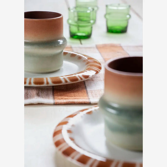Madam Stoltz Becher, Steingut, Orange-braun/grün
