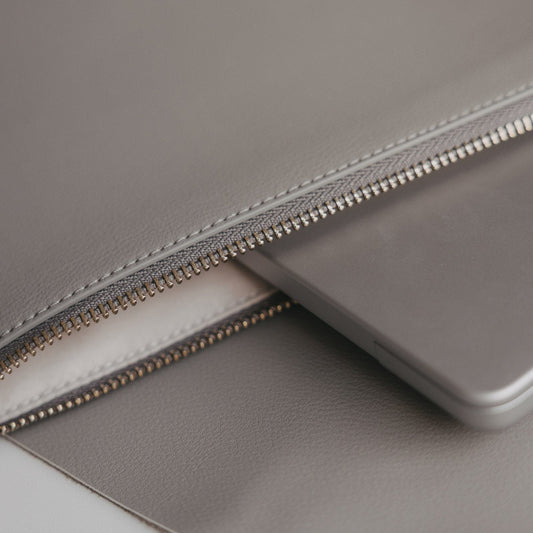 Eulenschnitt Laptoptasche Herz grau