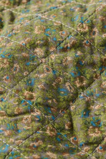 Ib Laursen Quilt grau m/grünen, blauen und rosa Blumen