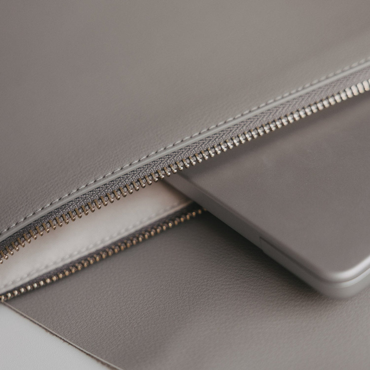 Eulenschnitt Laptoptasche Herz grau