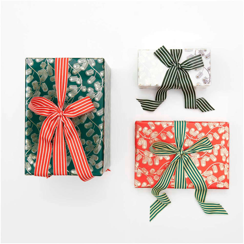 rico_design_geschenkpapier_tannenzweige_weiss_400427_5