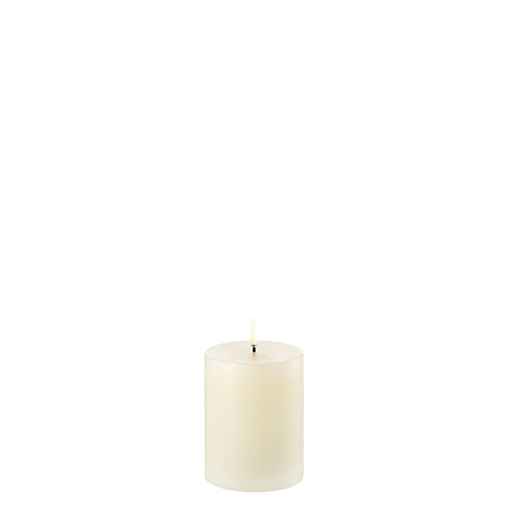 uyuni-led-stumpenkerze-ivory-7-8x10-1cm